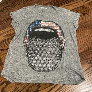 Lauren Moshi Gray Short Sleeve Tee with American Flag Lips Graphic Size Small